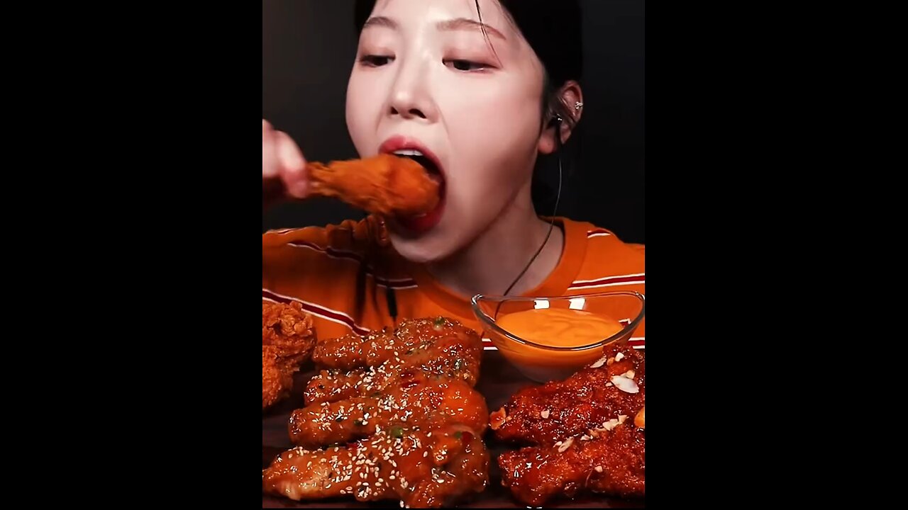 Delicious fried chicken and refreshing radish cubes