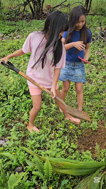 The girls helped me plant coconut... COLONIA DIVINA 애들이 코코넛 심어줬는데... #philippines #필리핀