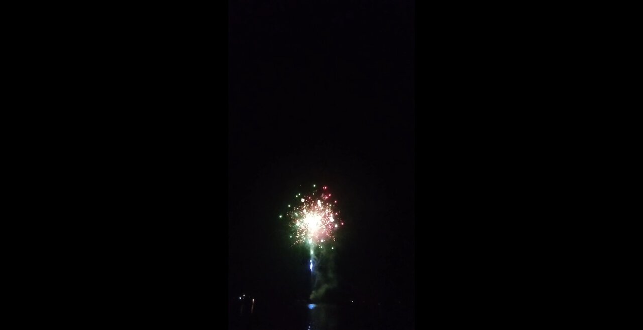 🔥🔥🔥Fireworks🔥🔥🔥 July 4th, 2024 Lake Quassapaug, CT 9 of 17