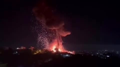 Heavy Israeli airstrikes on the town of Deyrintar in the Bint Jbeil district, southern Lebanon