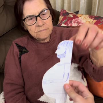 Look at the intimacy of the granddaughter with her grandmother!!