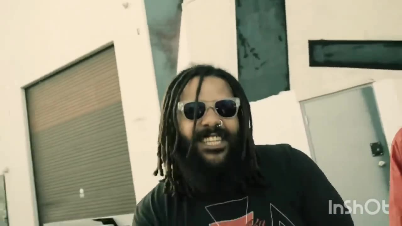 @CIA.GOV/AGENT$ LOOK AT THE WAY I DROP SHIT EVERYWHERE LIKE FUCK THE POTTY TRAINING WHILE MY WORK RISE LIKE A JAR THAT I THROW MY POCKET CHANGE IN! 🤣😎