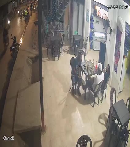 Video muestra momento en que asesinaron a un policía