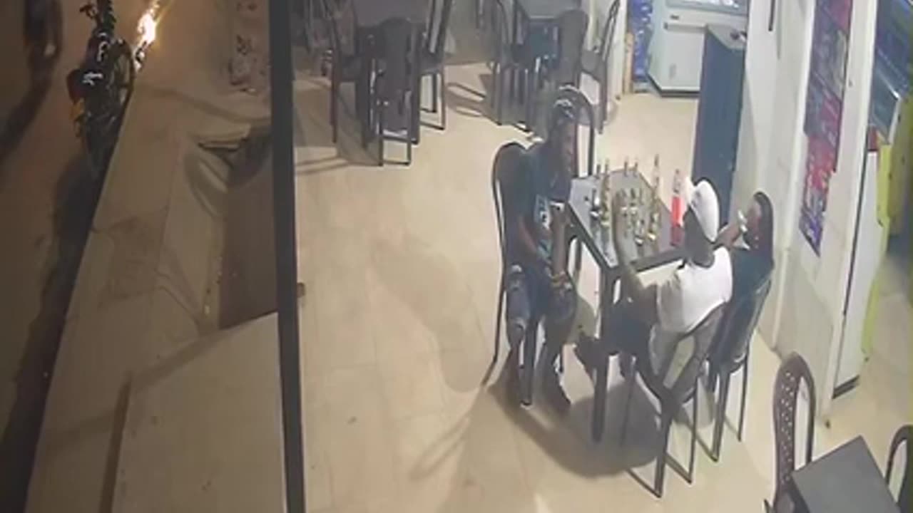 Video muestra momento en que asesinaron a un policía