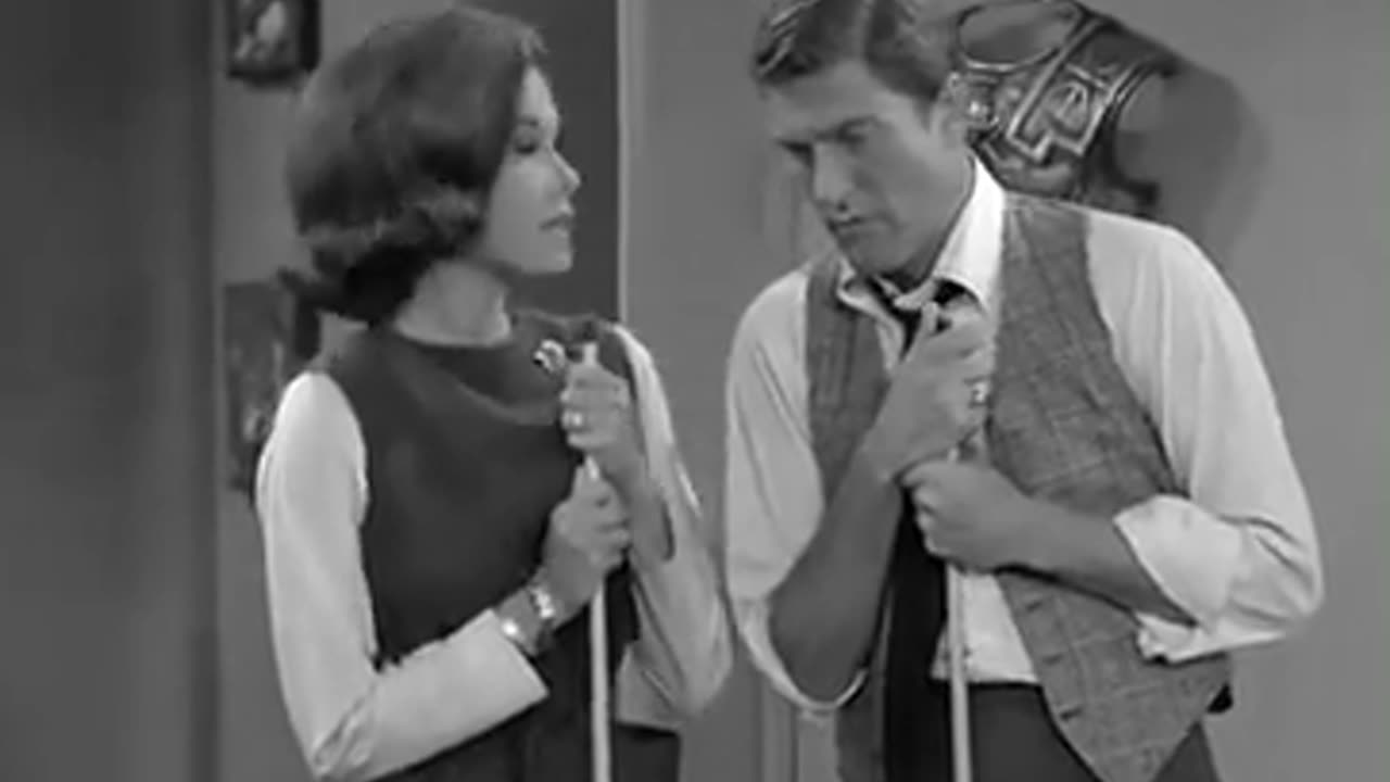 Mary Tyler Moore's Accidental Trick Shot Stuns Live Audience (1962)