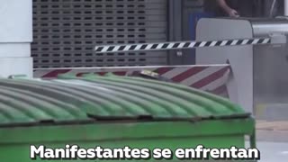 Fuertes choques entre agentes y manifestantes durante redada migratoria en EE.UU.