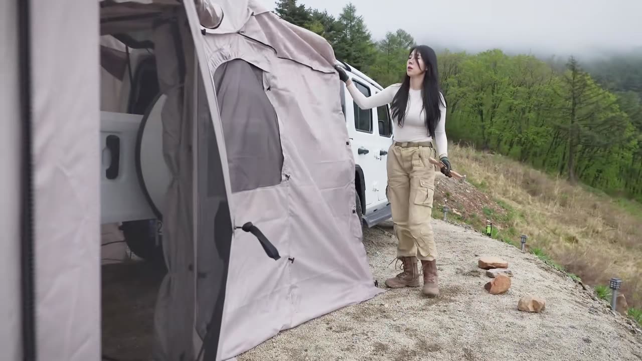 Outdoor camping, immersive viewing without commentary, the camper van and tent are very comfortable.
