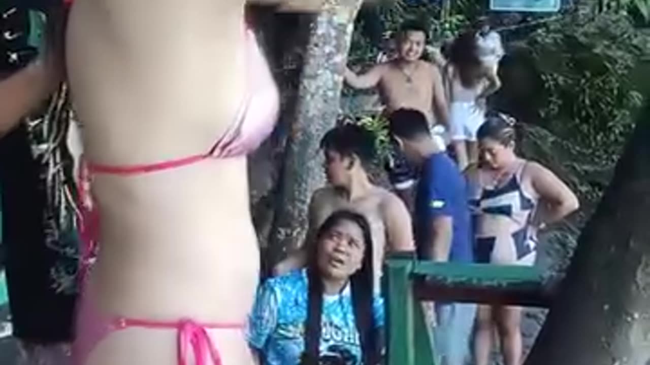 Sexy lady Swing and Jump 2