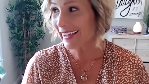 Woman goes viral for refusing to switch seats with fellow mom on flight GMA