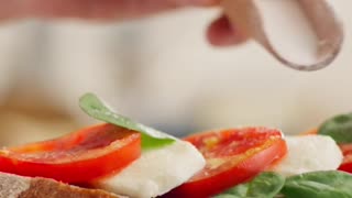 Gout-Friendly Basil: Add This Herb to Your Plate!