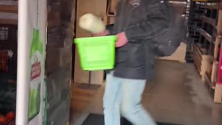 Kyiv Blackouts: Shelves Empty, People Consider Leaving