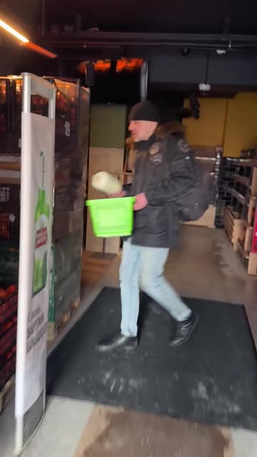 Kyiv Blackouts: Shelves Empty, People Consider Leaving