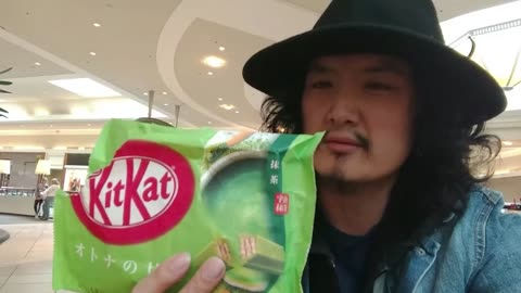 tasting this green tea kit kat review | tq
