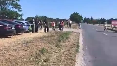 2025-07-01 Veľké Ripňany - nemakačenkovia na poli imitujú záujem o slovenských potravinárov 2