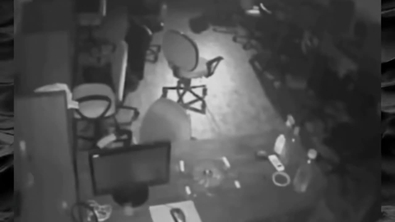 😱👻 Creepy Paranormal Encounter Will Leave You Speechless! | TheHauntingHour