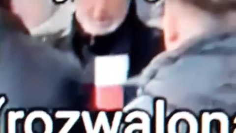Tajniak esbecki zaatakował red. Janusza Życzkowskiego i ucieka. Znacie go ?