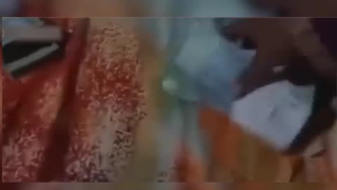 চা-সিগারেটের জন্য টাকার বান্ডিল দিচ্ছেন বিএনপি নেতা!