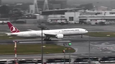 Landing of a Boeing 777 of Turkish Airlines in Sydney, Australia