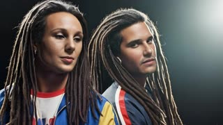 MINNIE AND VAN NILLEE WORLD TOUR
