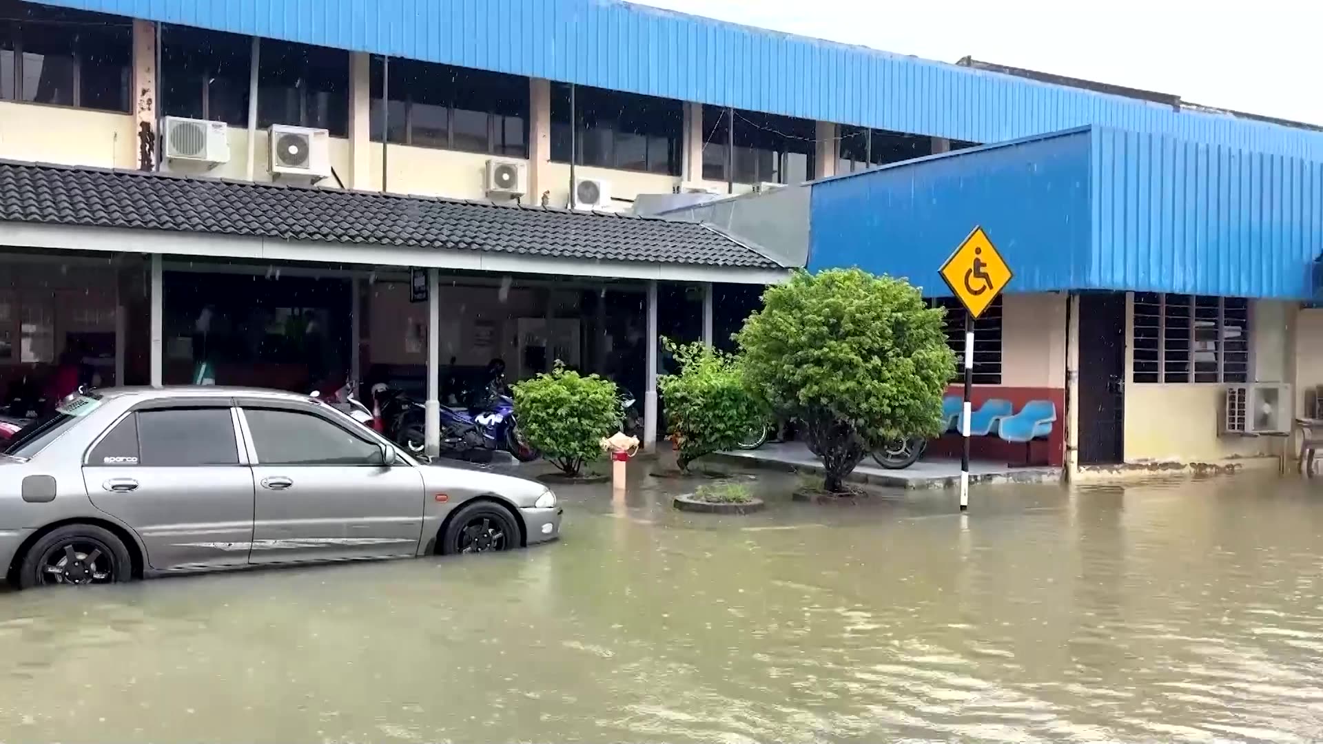 Like the ocean: Malaysian evacuees reflect after severe floods