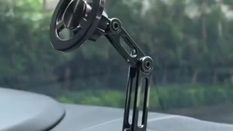 Meet the McGiLLon MagSafe Car Phone Holder – now at GearSpare