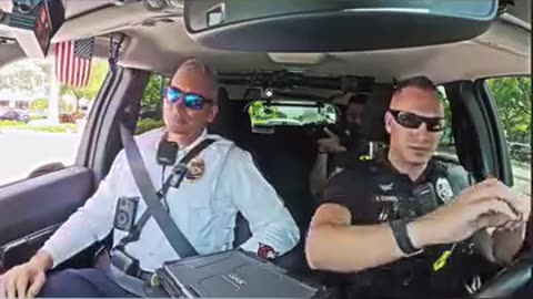 Roadrage against police car 🚓 😁