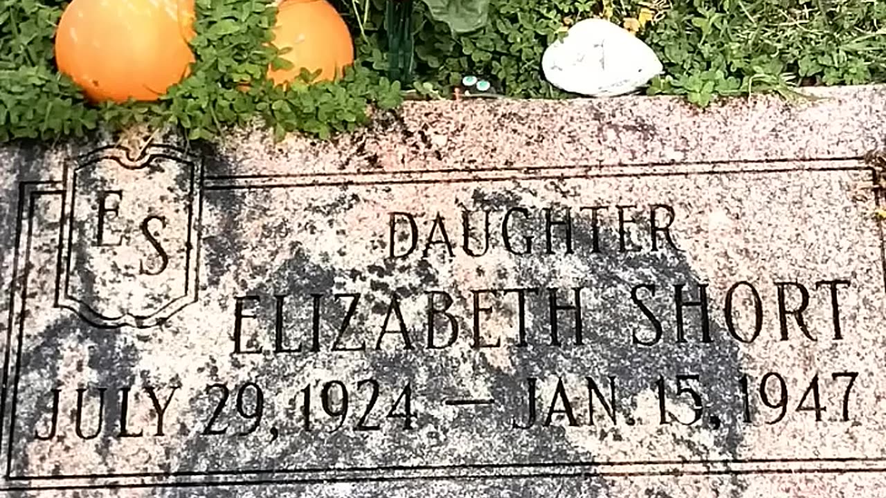 FAMOUS GRAVES - VOL. 112: THE BLACK DAHLIA