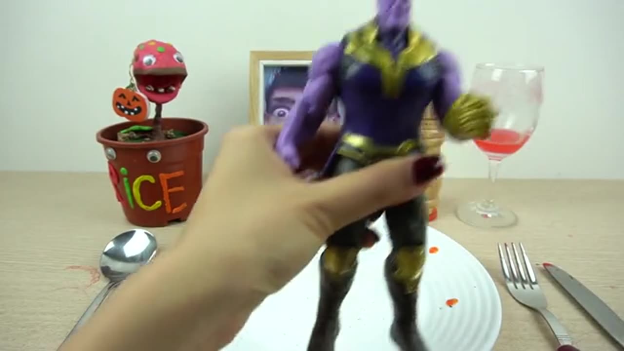Kluna Tik eat GAUNTLET INFINITY THONAS_part2