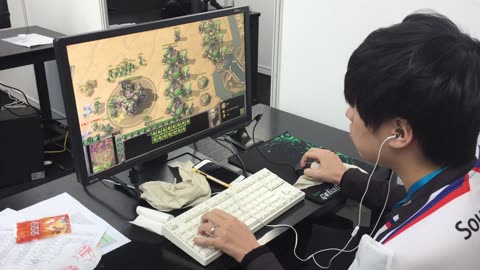 Maru Playing StarCraft 2 First Person vs Byul - Terran vs Zerg