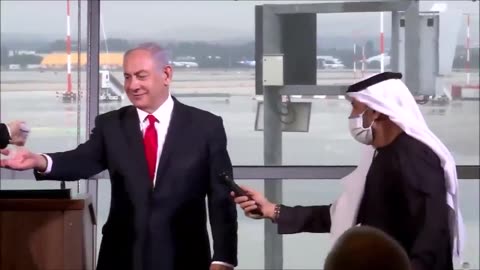 Netanyahu requests sanitizers after an Emirati touched the microphone.