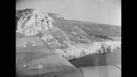 me_410s_flying_low_over_the_mediterranean_in_1943