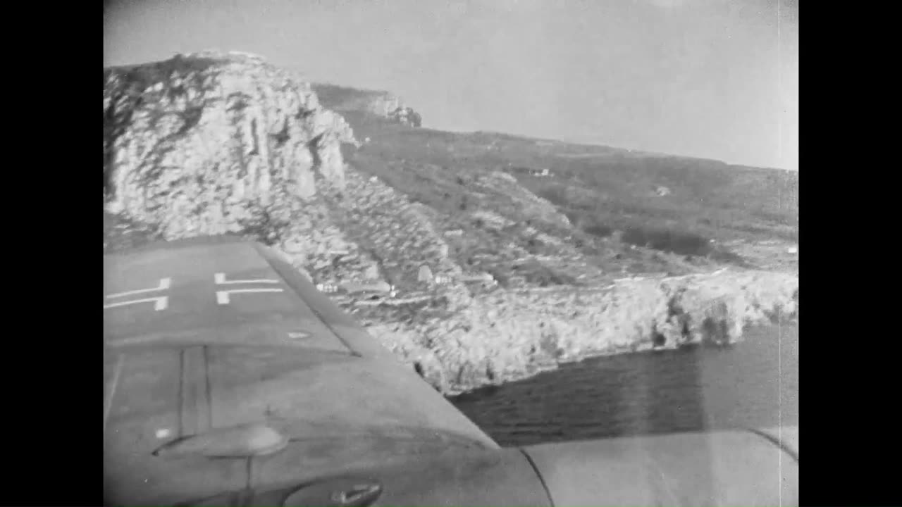 me_410s_flying_low_over_the_mediterranean_in_1943