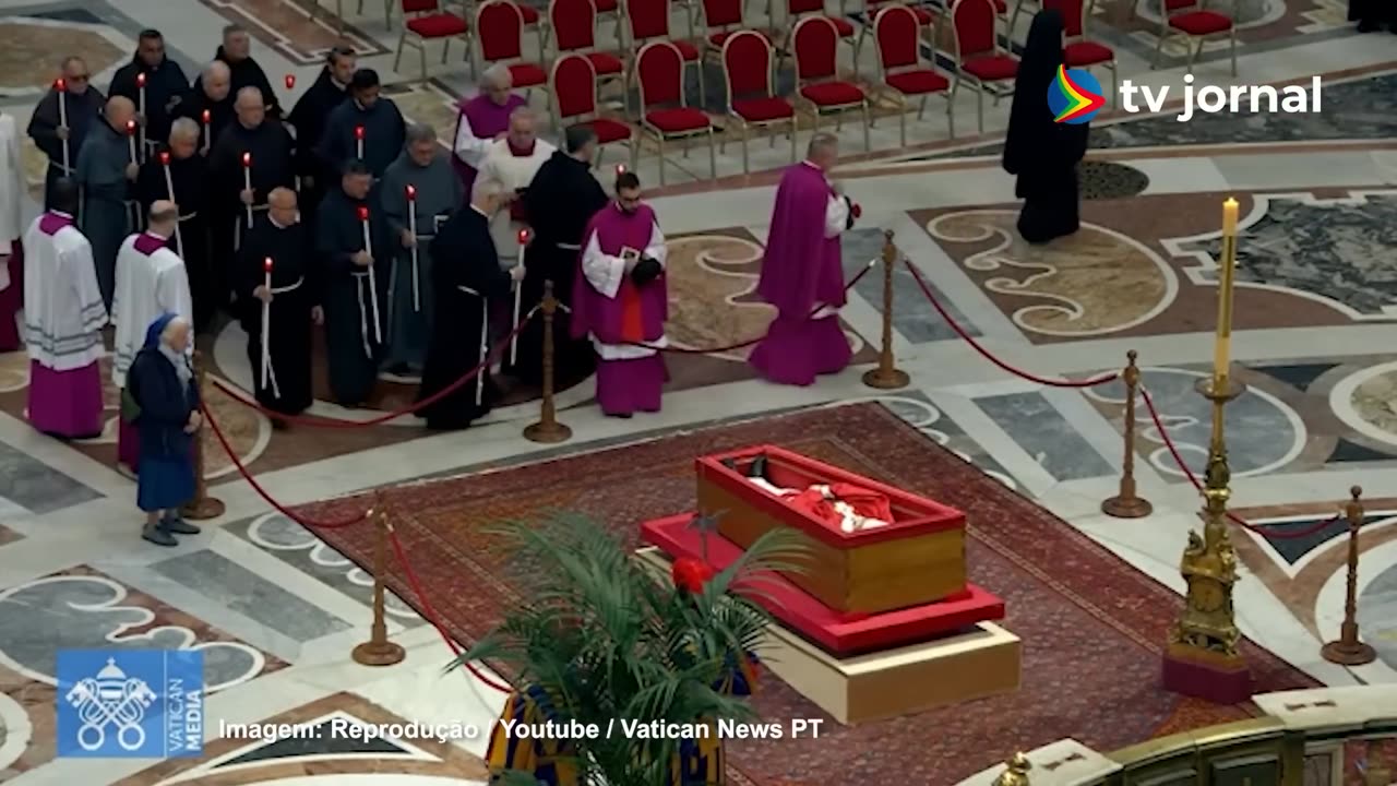 Close friend of the Pope breaks protocol