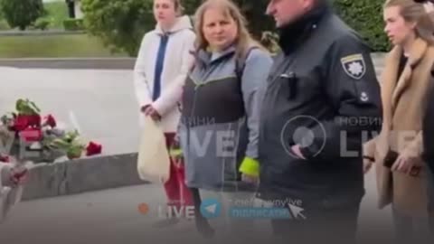 Detienen a una mujer en Kiev por llevar un gorro con la estrella soviética