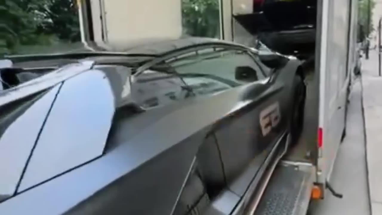 Don’t Miss This! Black Lamborghini Unloaded from Enclosed Trailer