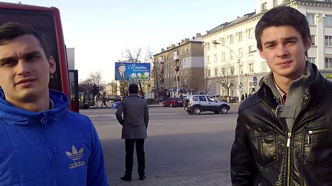 2014-03-13 - ⚠️ Ukraine crisis 2014: Lugansk Streets - guys - 'Russia is our friend'