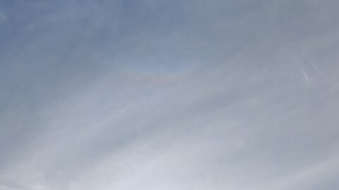 26.5.2025: Colors in the clouds, sun halo, upside-down rainbow?