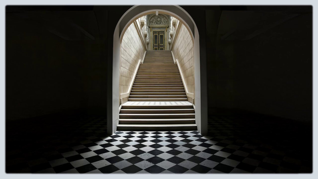 The Binary Thinking Construct