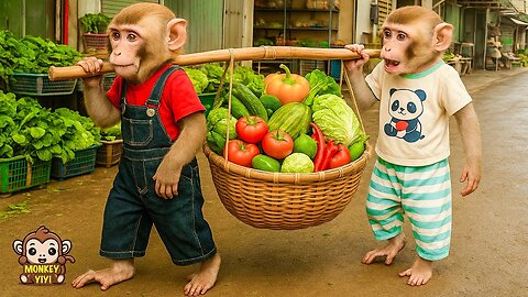 Touching moments of YiYI and YinYin helping grandpa buy vegetables to cook