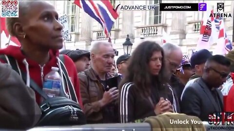 🇬🇧BREAKING: 1000's of British patriots just fell silent in honor of Charlie Kirk in London