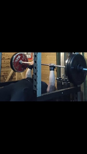 5x5 102.5 Kg Paused Close-Grip Bench Press PR. Last Set.
