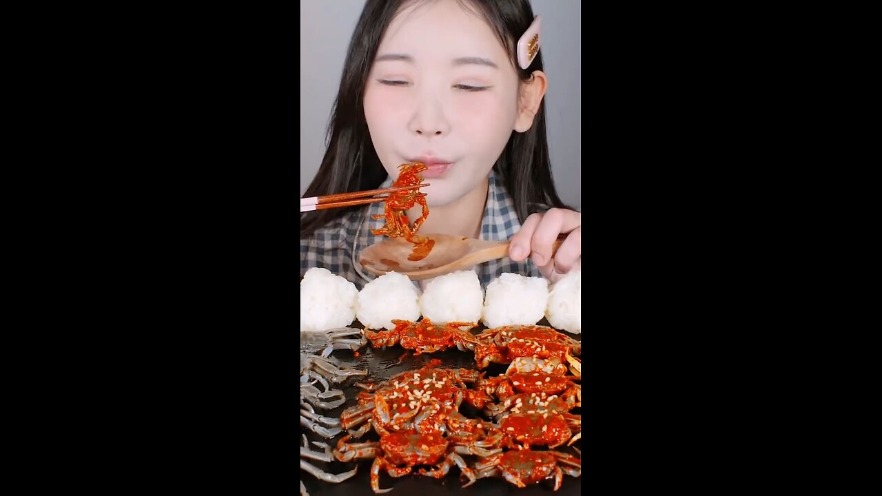 Spicy Raw Crab Mukbang