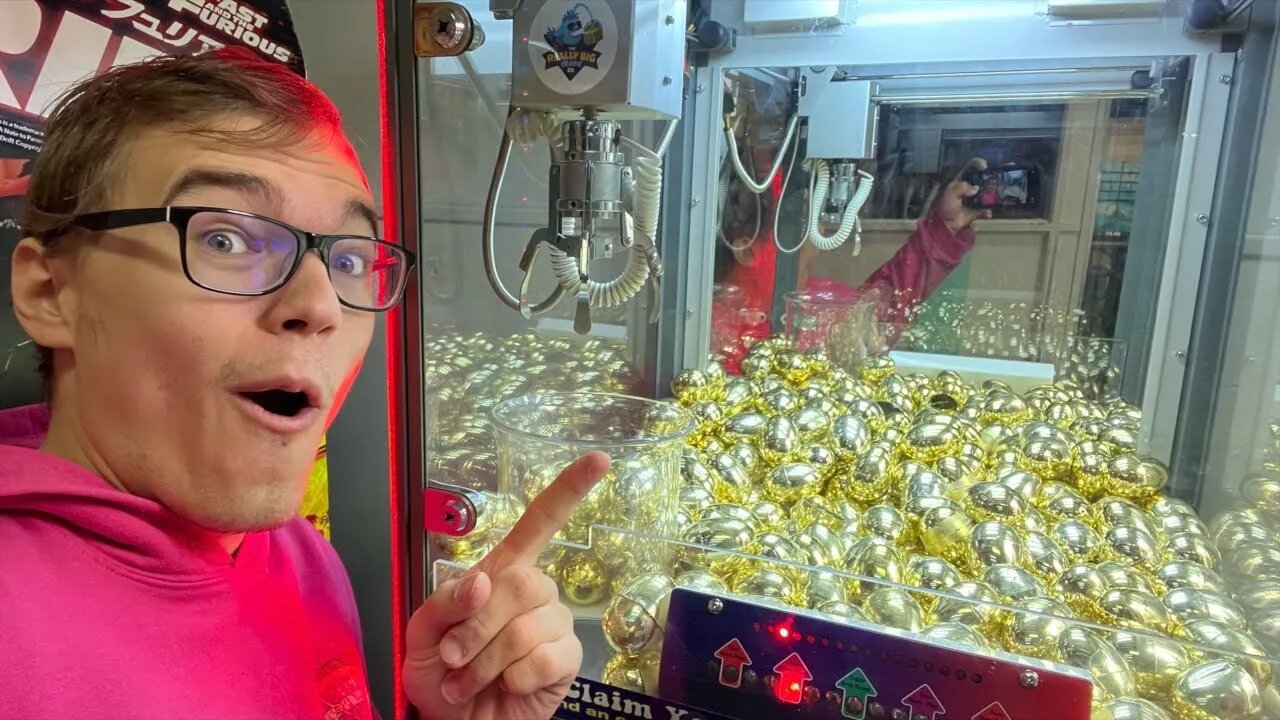 GOLDEN EGG CLAW MACHINE!