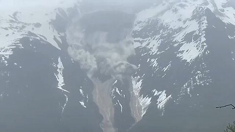 Video captures a glacier partially collapsing in the Swiss Apls