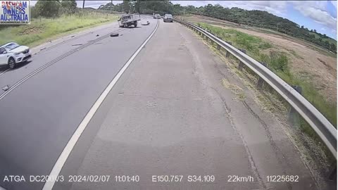 Intense dash cam footage you cannot imagine what happens - dash cam videos - DAILY UPLOADS