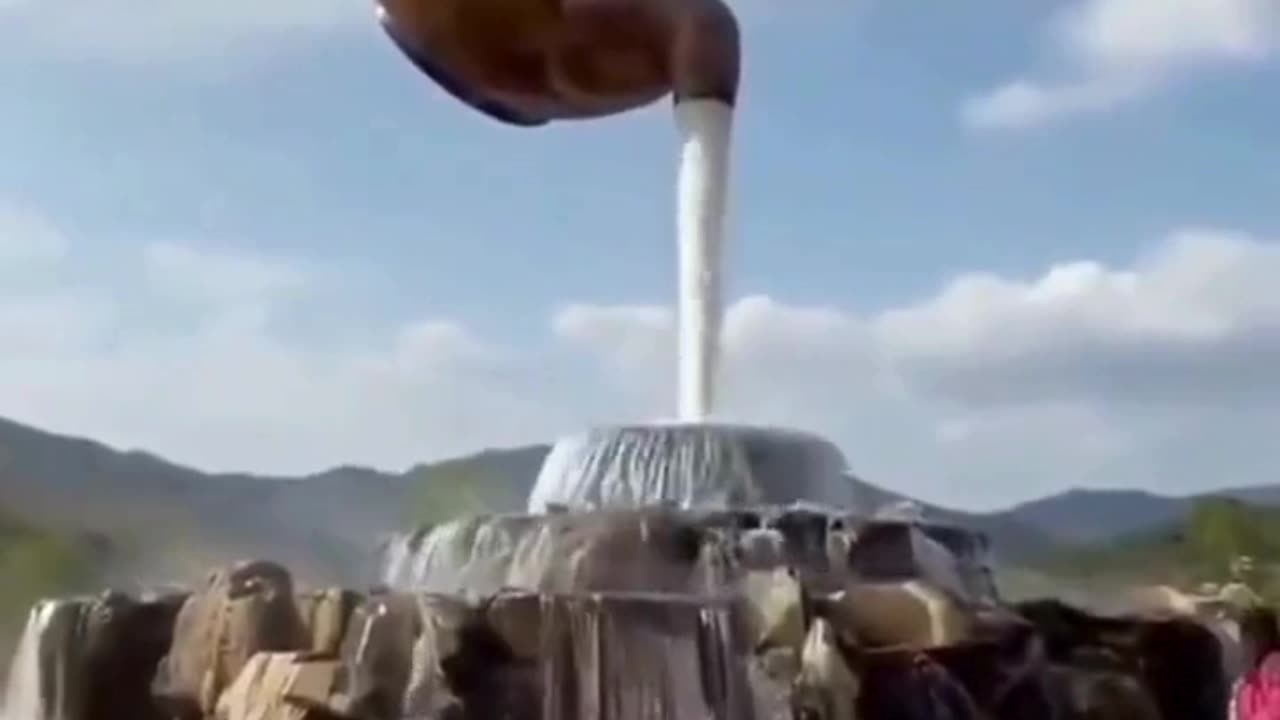Mind-Bending Water Flow