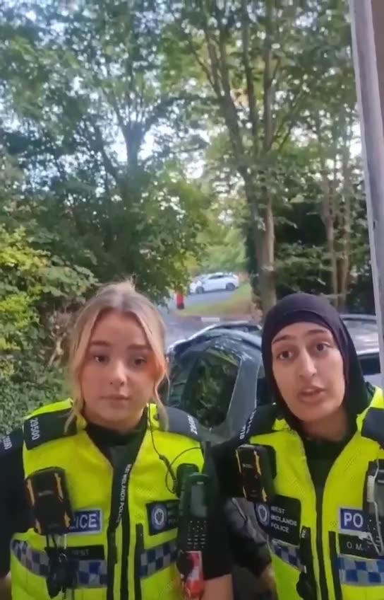 England - Police threaten daughter for LOOKING at a Social Media Post