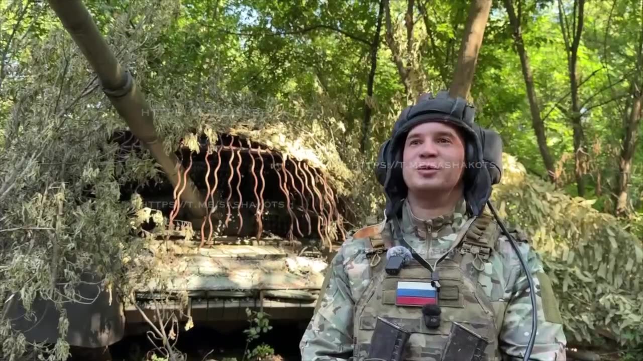 Powerful footage of a tank working with direct fire in a city