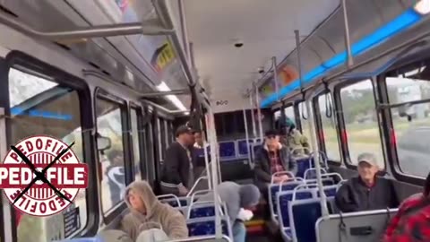 Child Predator Attempts to Escape on Bus — Confronted and Stopped! 🚨🚌