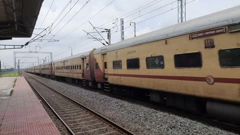 Allahabad City Howrah Vibhuti Express High Speed Crossing Mirzapur Bankipur